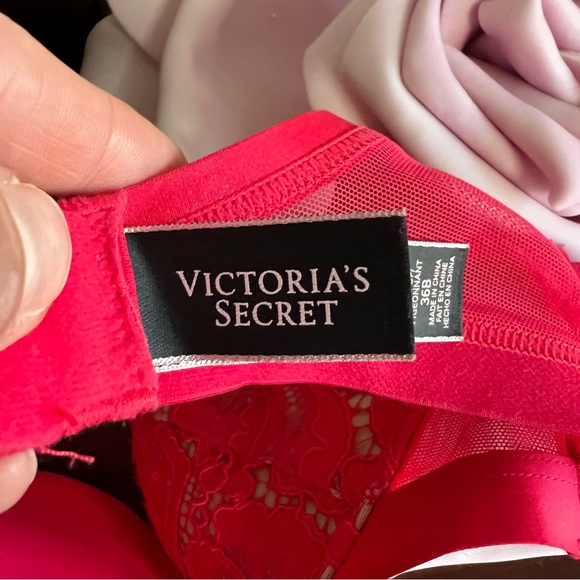 Victoria’s Secret Very Sexy Push-Up Red Bra, 36B - Picture 11 of 14